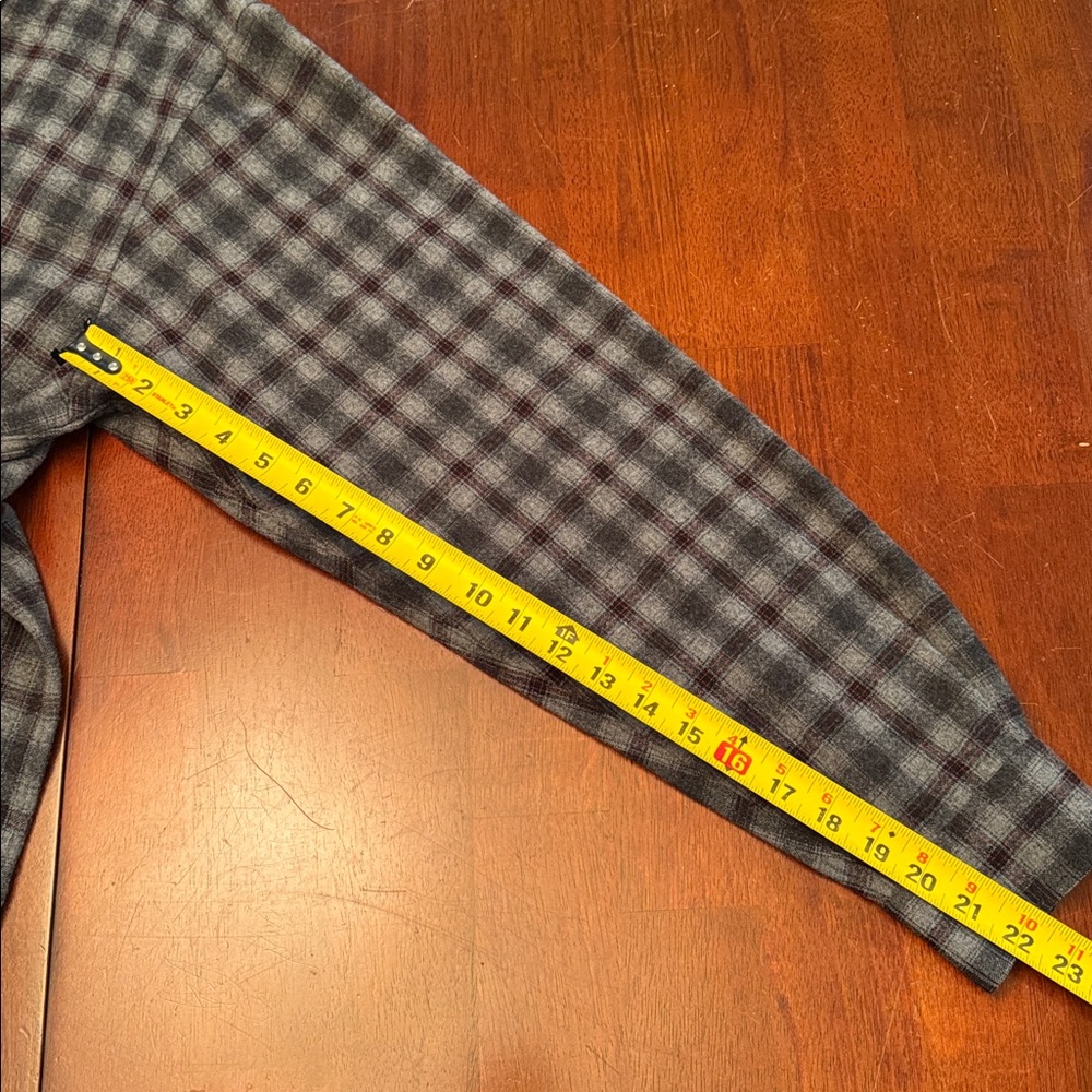 Vintage Pendleton Gray and Black Wool Plaid Flannel in EUC XL Long - Picture 6 of 7